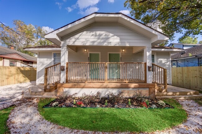 Primary Photo - 2214 McKee St