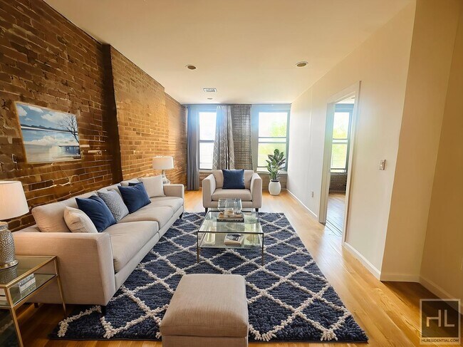 Primary Photo - Enormous Floor Through 3 Bed/1.5 Bath in C...