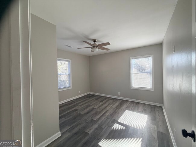 Building Photo - 1433 Midview Dr