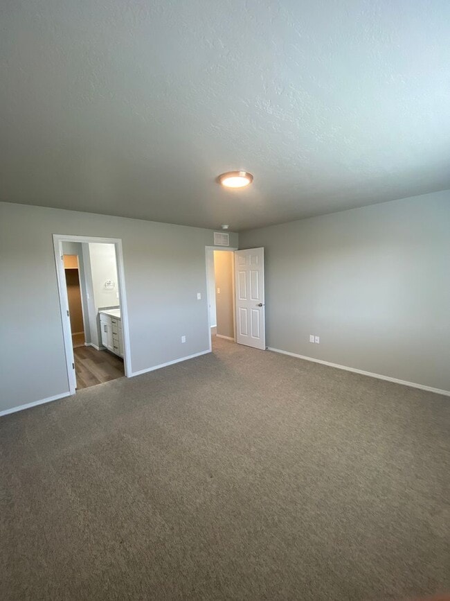Building Photo - 5214 Clearfield Ct