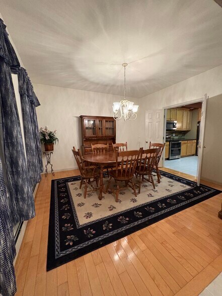 Building Photo - 65 Forman Dr