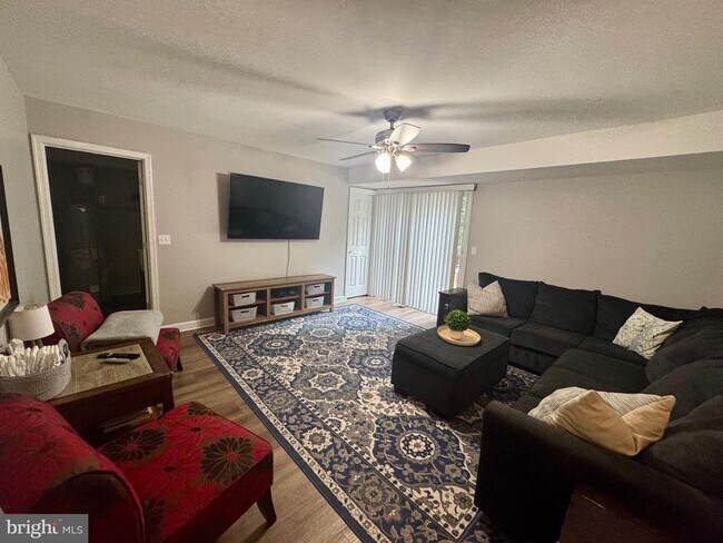 Building Photo - 702 Cloverfields Dr
