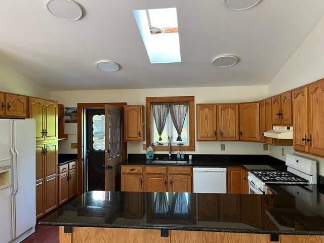 Building Photo - 6 Whitney Way