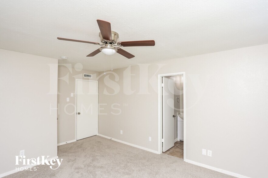 Building Photo - 2105 Highbury Rd