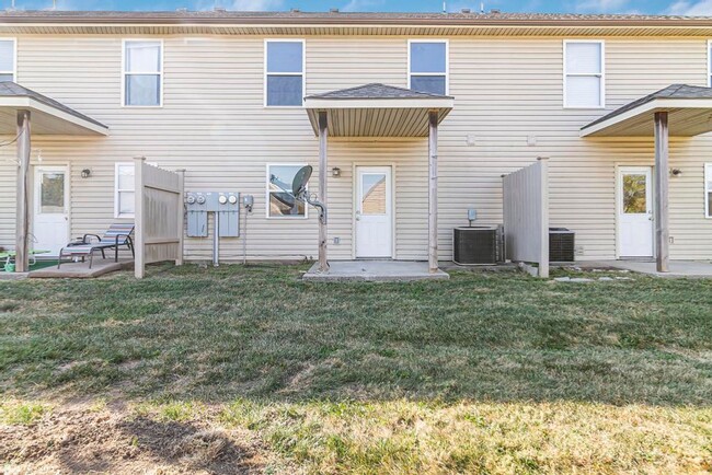 Building Photo - All Electric Town Home Near Whitemen AFB.