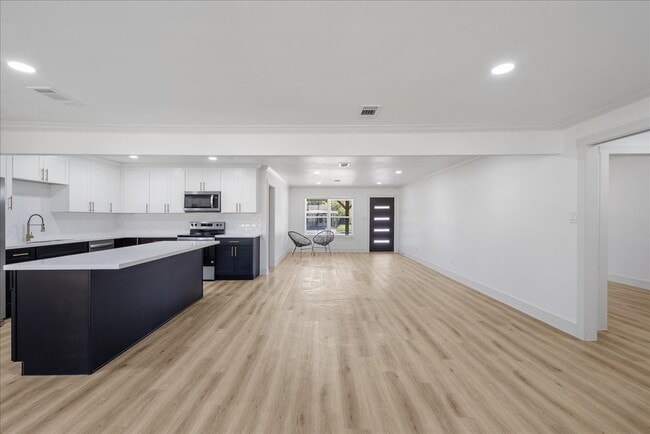 Building Photo - 5219 Cosby St