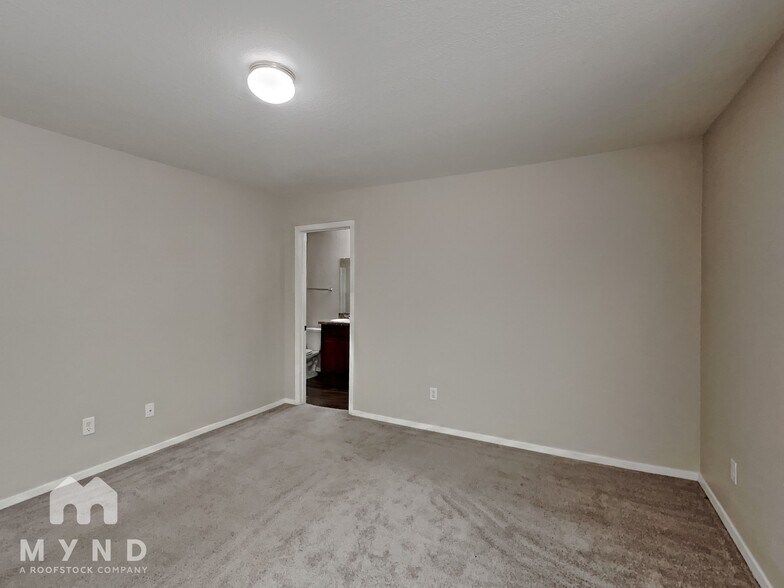 Building Photo - 9160 Pleasant Valley Dr