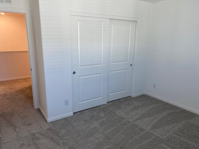 Building Photo - 12285 Glass Desert Rd