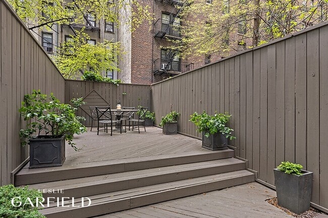 Building Photo - 320 E 55th St