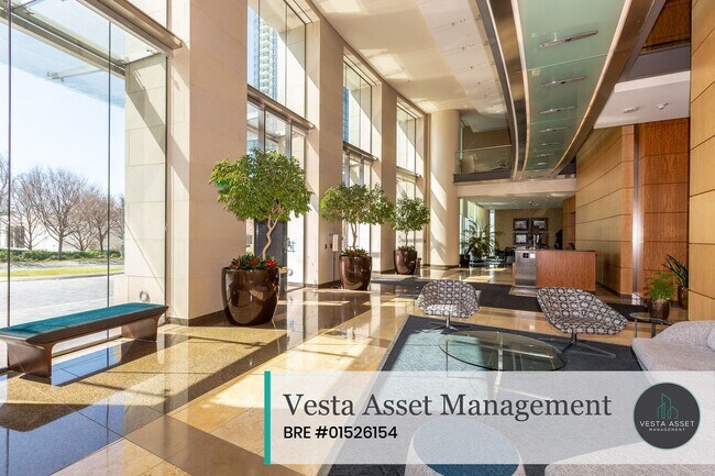 Building Photo - Luxurious High-Rise Living with Iconic San Francisco Views