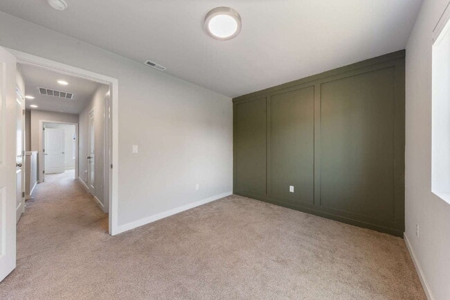Building Photo - Charming 2-Bed with 2.5 Baths in Newberg