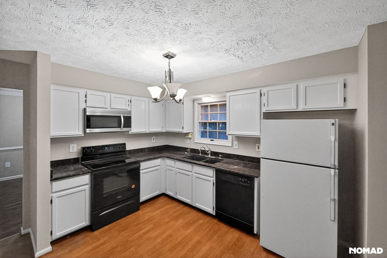 Building Photo - 8204 Coneflower Way