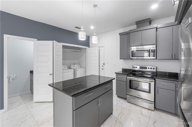 Building Photo - 2103 Taxco Ct