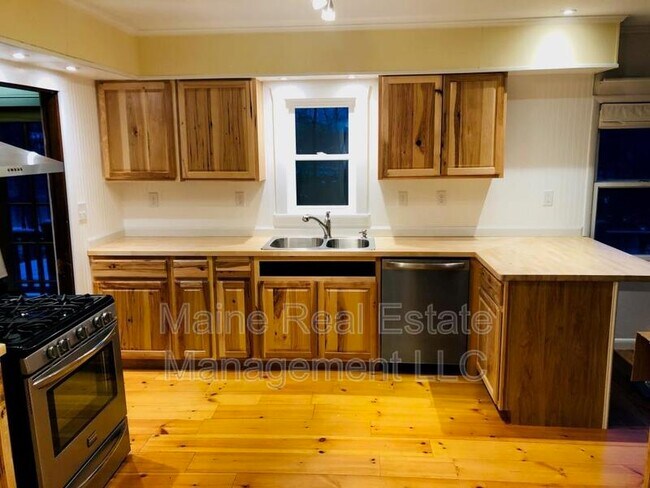 Building Photo - 1121 Stillwater Ave