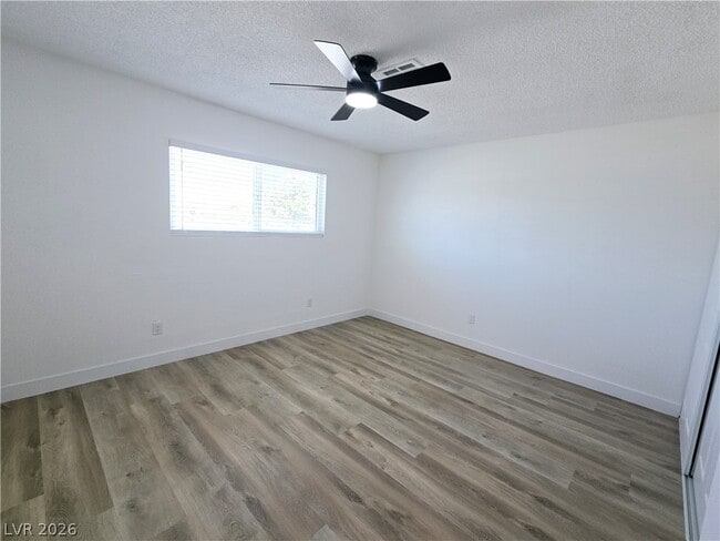 Building Photo - 1083 E Calvada Blvd