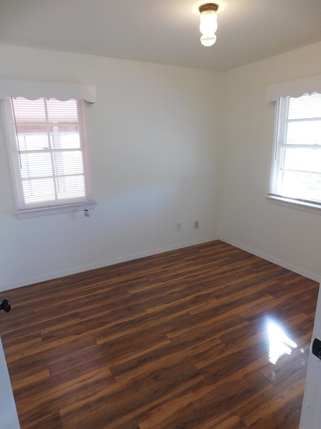 Building Photo - Farmhouse Style 2BD/1BA House For Rent   i...