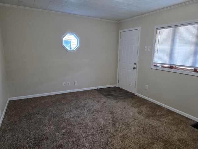 Building Photo - Updated Price!!! 2-Bedroom, 1-Bathroom Home with Basement – $1,045/Month | Accepting Section 8