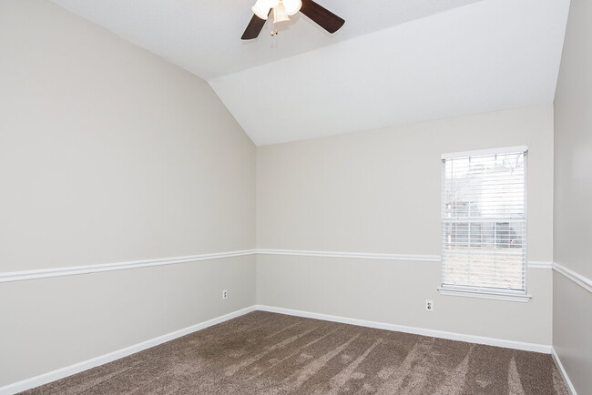 Building Photo - 8541 Highland Glen Cir S