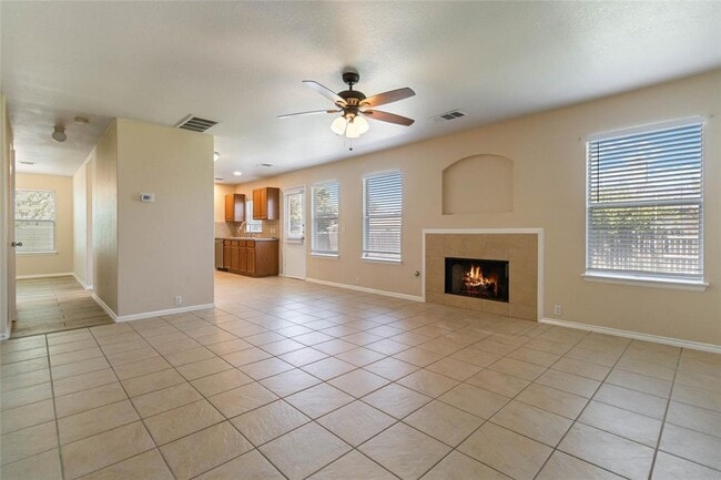 Building Photo - 401 Spruce Dr