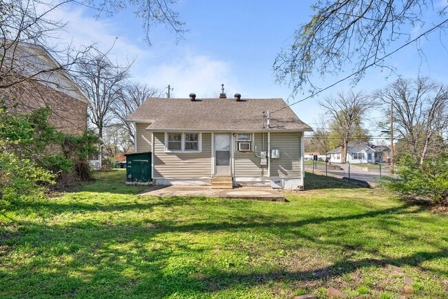 Building Photo - 2 Bedroom Home Near APSU Campus For Rent!
