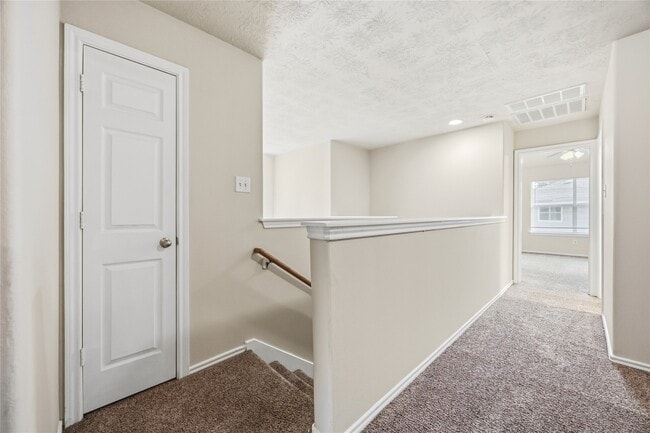 Building Photo - 14322 Mooreview Ln