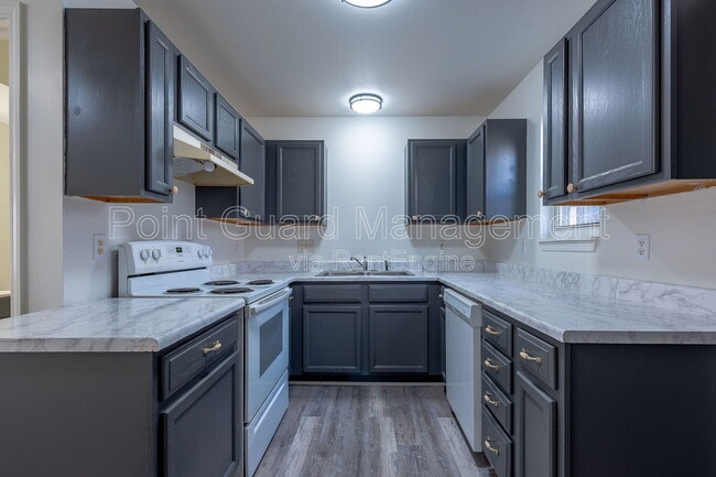 Building Photo - 955 Leroy St