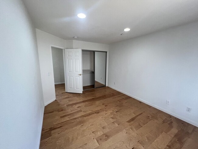 Building Photo - $4,500 - 4 Bed 2.5 Bath House located in G...