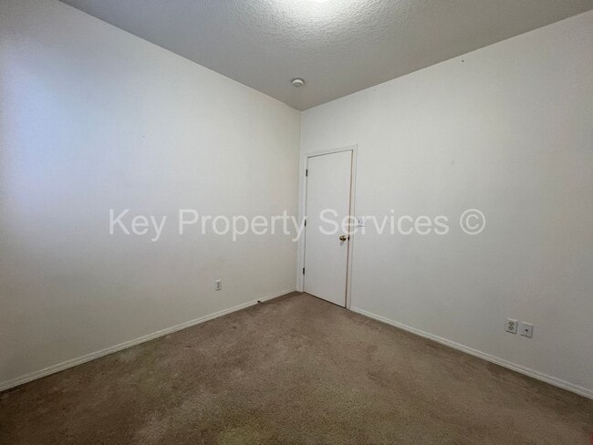 Building Photo - Westridge Ranch Across from Park!