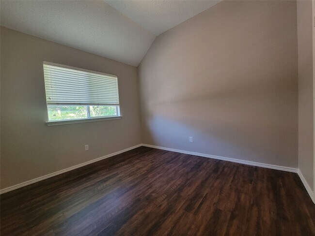 Building Photo - 1020 Parkwood Trail