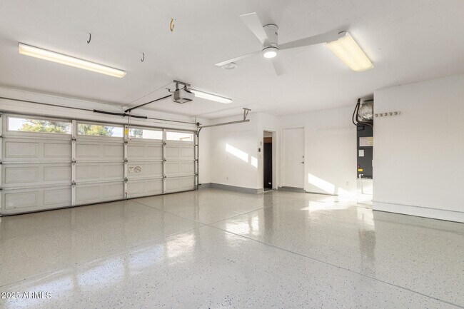 Building Photo - 12641 N 70th Pl