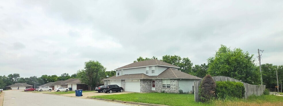 Building Photo - 1802-1804 N Laurel Hill Pl