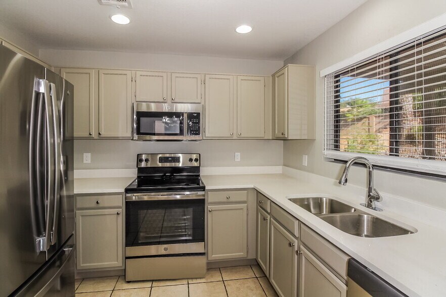 Building Photo - 3222 W Avior Dr