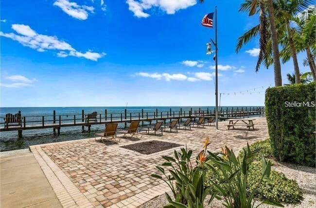 Building Photo - 3889 Pompano Dr SE
