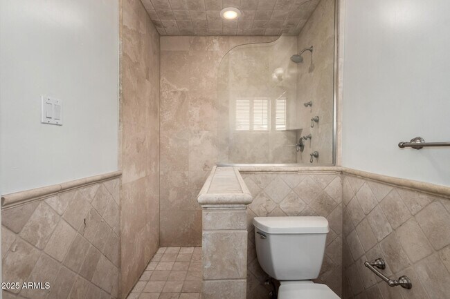 Building Photo - 6925 E Rancho Vista Dr