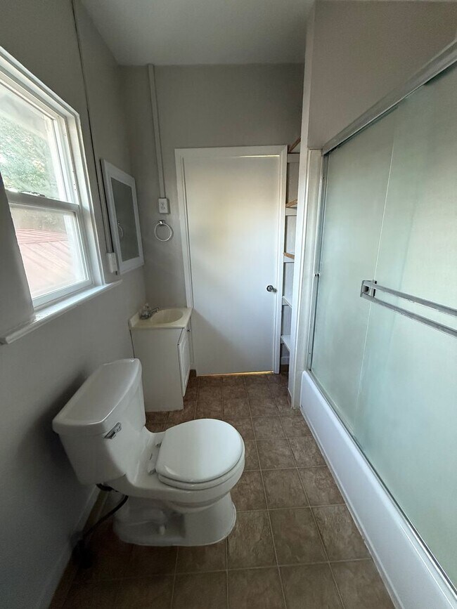 Building Photo - 61-0002