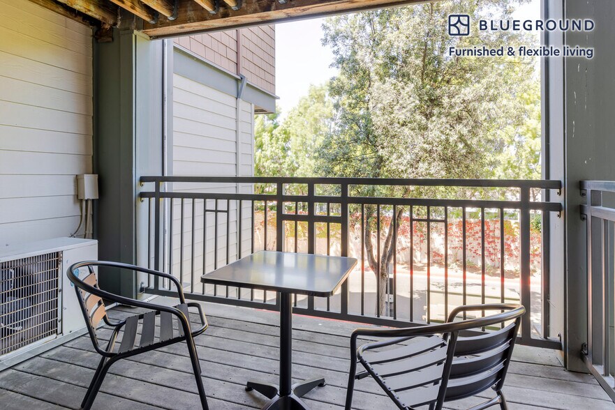 Building Photo - 1220 N Fair Oaks Ave