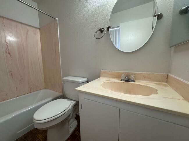 Building Photo - 3BR 2Ba home w/Large Fenced yard with RV g...