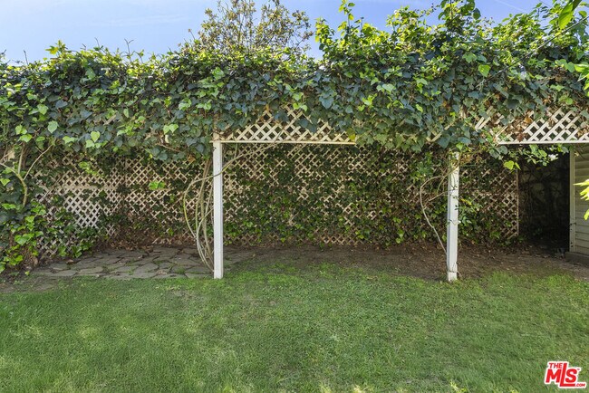 Building Photo - 2031 Glendon Ave