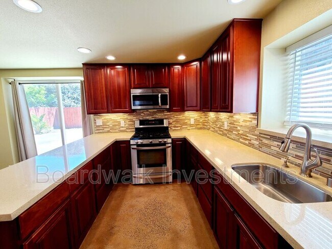 Building Photo - 15 Park Manor Dr