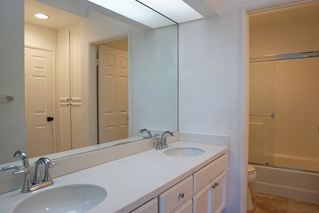 Building Photo - 401 El Cielo Rd