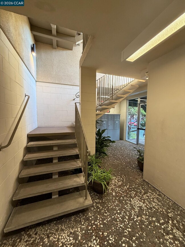 Building Photo - 94 Bayo Vista Ave