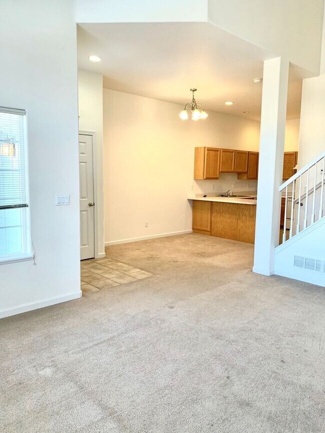 Building Photo - Spacious 3 Bedroom Townhome- Convenient Access to the Front Range