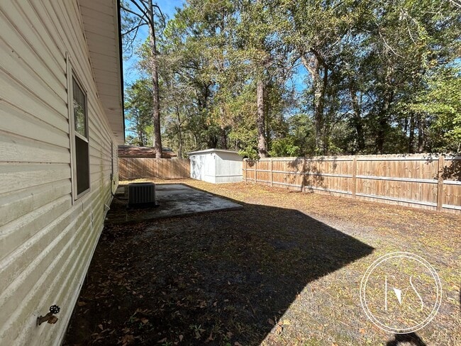 Building Photo - 515 Fraser Dr