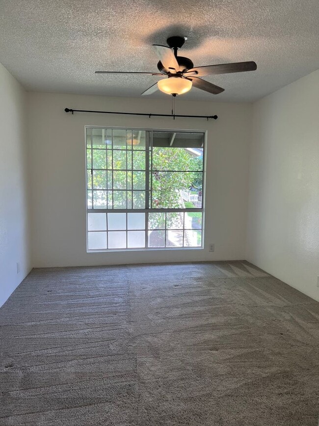 Building Photo - Charming Townhouse-2Bedrooms, 1Bathroom, 2...