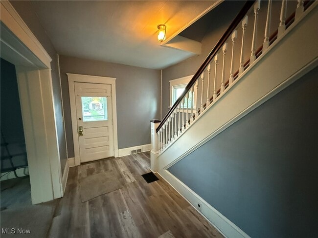 Building Photo - 460 2nd St NW