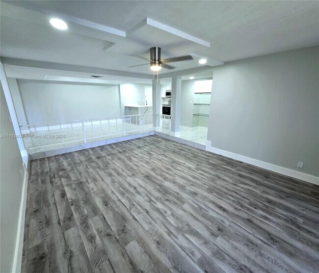 Building Photo - 3710 Inverrary Dr