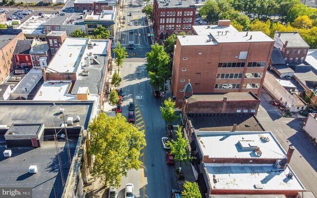 Building Photo - 27 N Hanover St