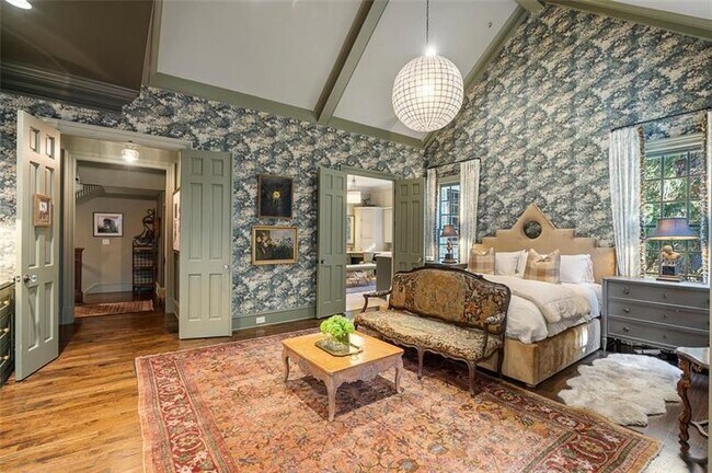 Building Photo - 5000 Long Island Dr