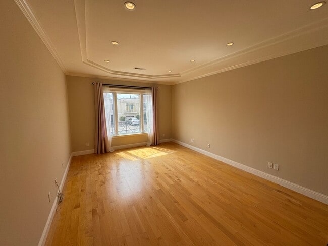 Building Photo - Single Family Home in Prime Sunset Location!