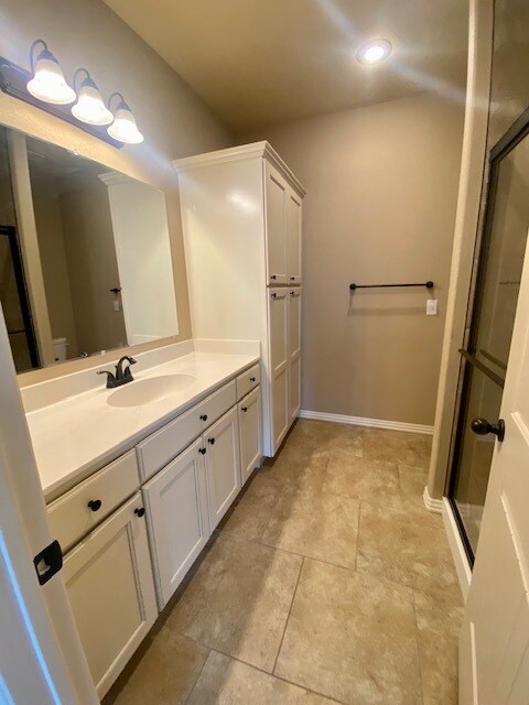 Building Photo - 1047 N Leverett Ave